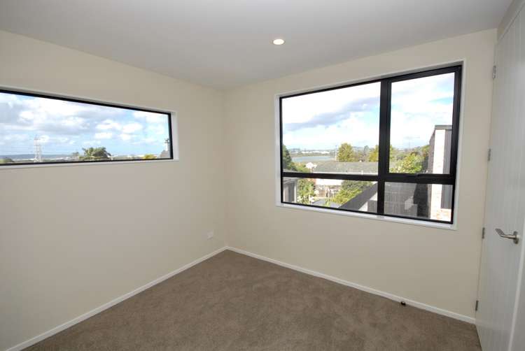 2/139 Tirimoana Road Te Atatu South_9