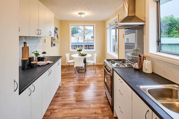 2 Johnston Grove Taita_6