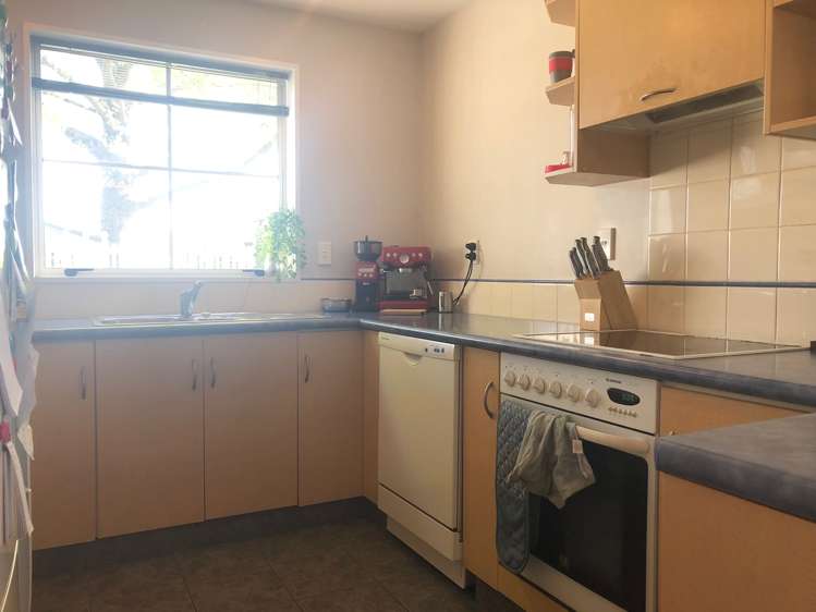 2 Delaware Crescent Russley_1