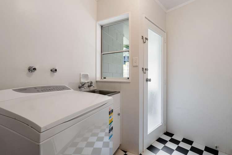 8B Randolph Road Crofton Downs_14