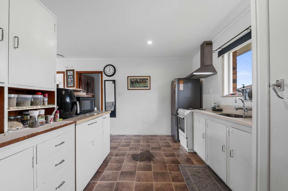 Easy-Care Living in a Handy Location 2
