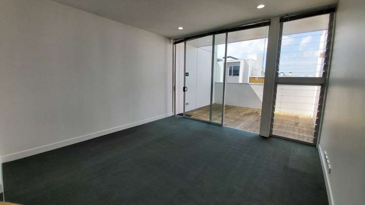 16h Fisher-Point Drive Auckland Central_11