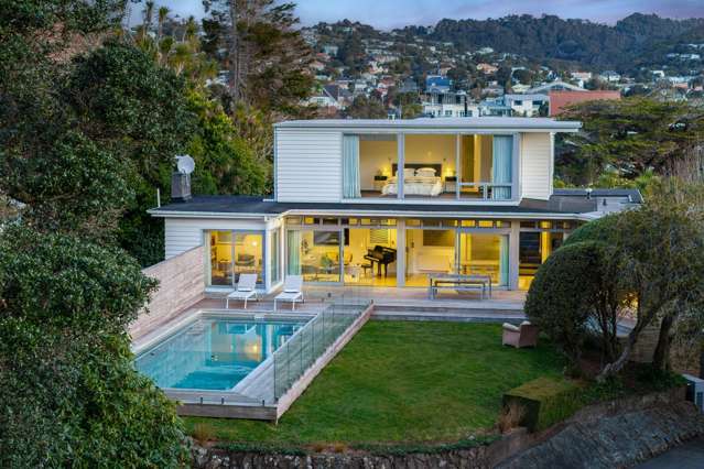 BUSH, POOL, TENNIS - THE ULTIMATE KARORI LIFESTYLE