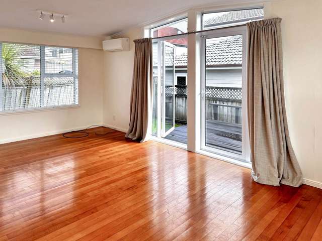 2/6A Adrienne Place Onehunga_2