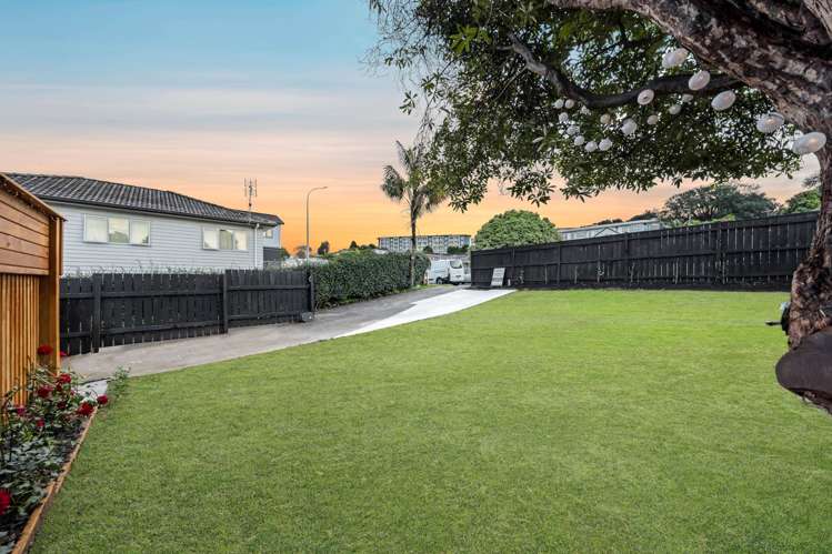 1/8 Hillsborough Road Hillsborough_21