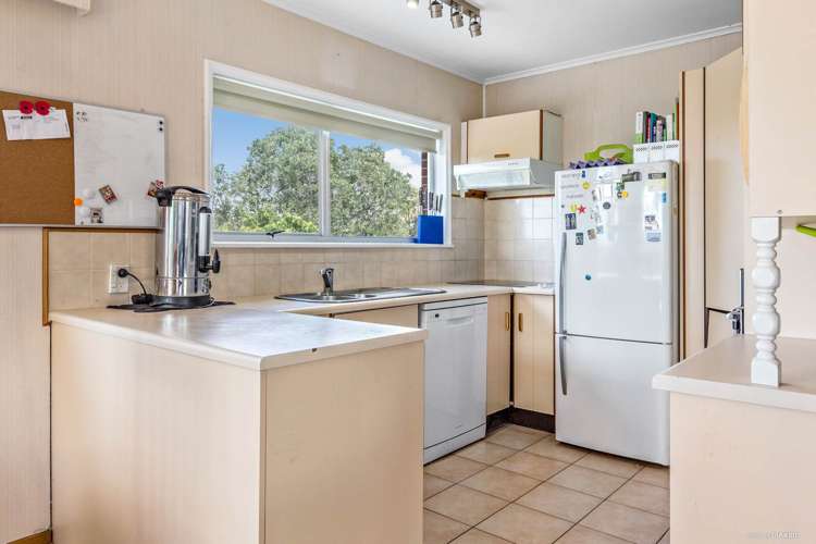 25 Taitua Drive Te Atatu South_7