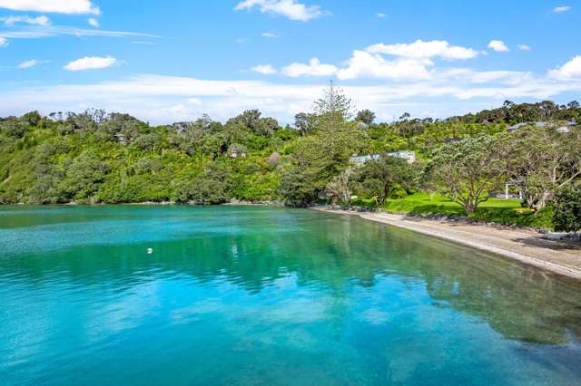 Scotts Landing escape – plans, views & boat access