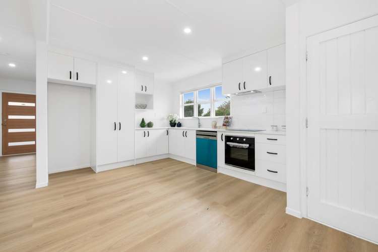 18 Crown Crescent Otara_15