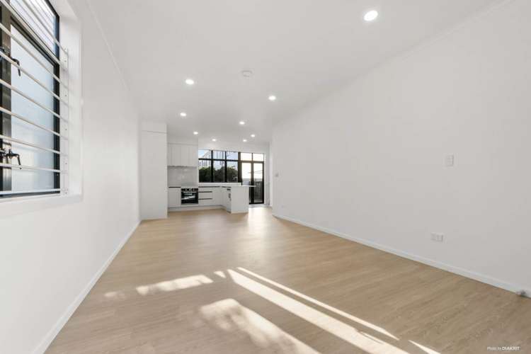 68/1 Ambrico Place New Lynn_15