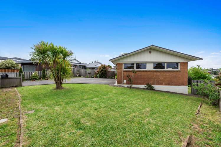 18 Borrowdace Avenue Botany Downs_28