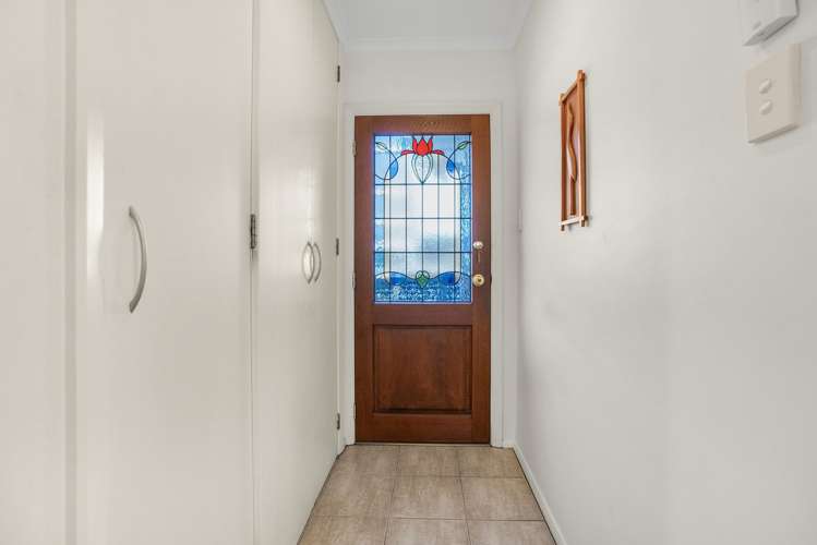 1A Colin Grove Hutt Central_14