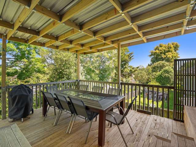 SPACE, PRIVACY & FAMILY LIVING IN HAMILTON EAST