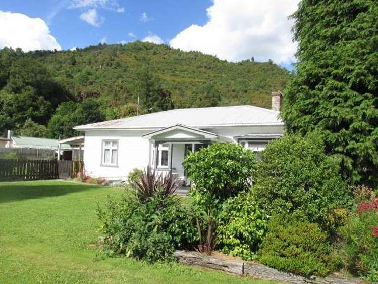 14 Broadway Reefton_5