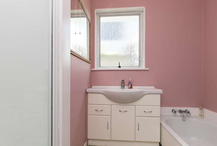 23 Akaroa Drive Maupuia_12