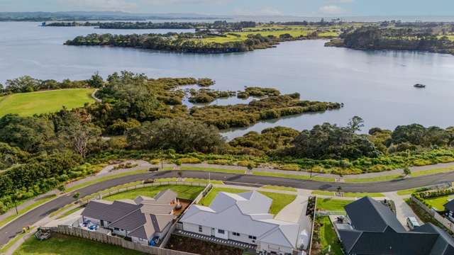 32 OMAHURU ROAD  "Kahawai Point" Glenbrook_1