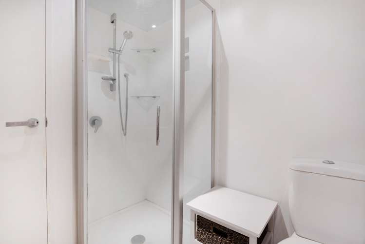 E4/71 Spencer Road Oteha_14