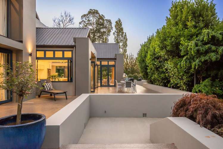 105 Gladstone Road South_2