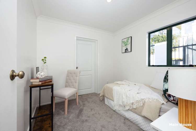 35 & 35A Fruitvale Road New Lynn_13