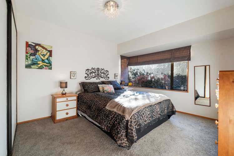 2/2 Fountainhead Lane Hillmorton_13