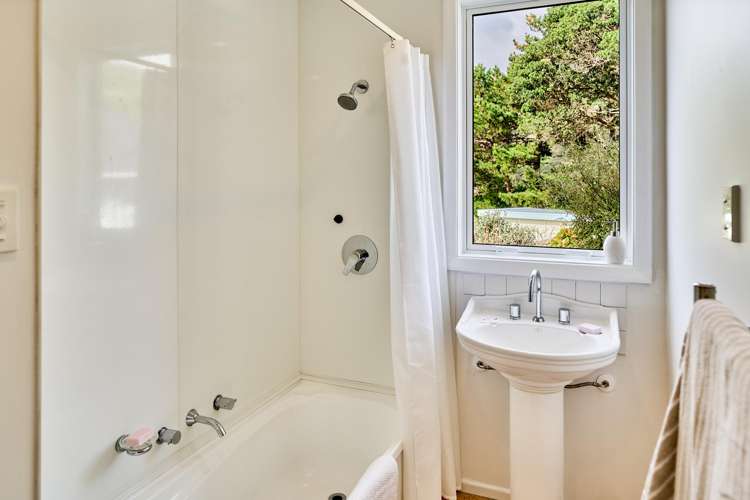 122 Muri Road Pukerua Bay_14
