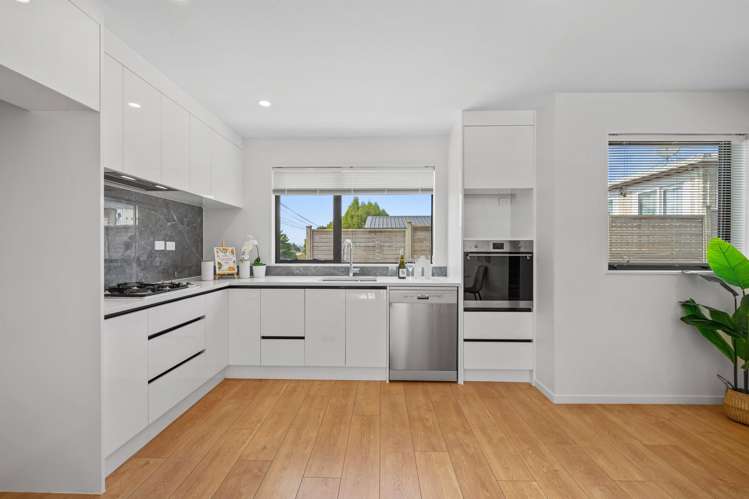 1B Valron Road Te Atatu South_4
