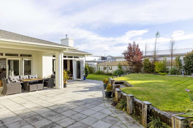 25 Magnolia Rise Waipahihi_24