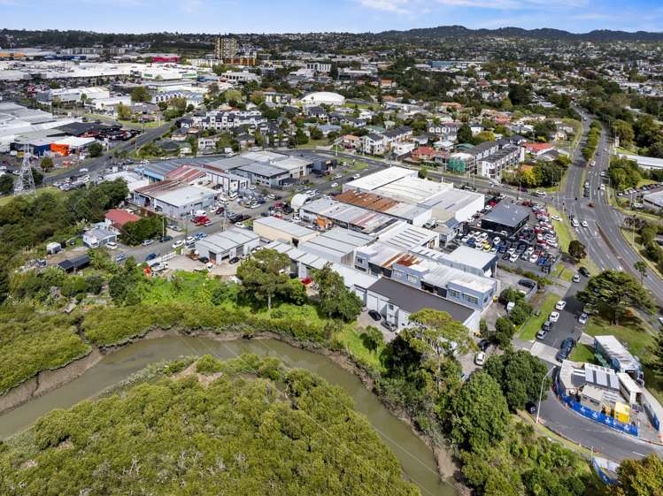 8 Riverbank Road and 7 Cunard Street New Lynn_9
