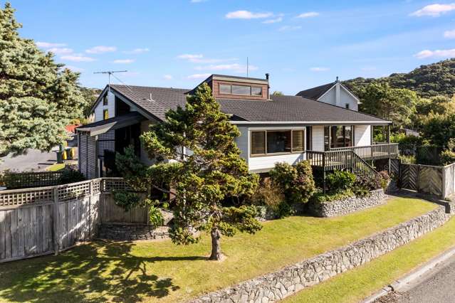 Character Sun-Filled Home with Bonus Studio