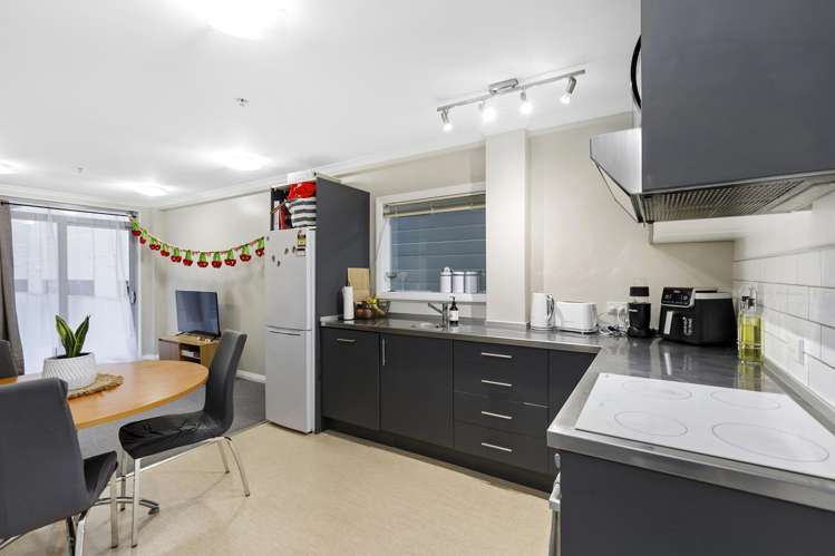 212/15 Holland Street_4