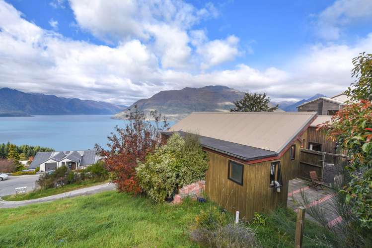 118b Wynyard Crescent Fernhill/Sunshine Bay_3