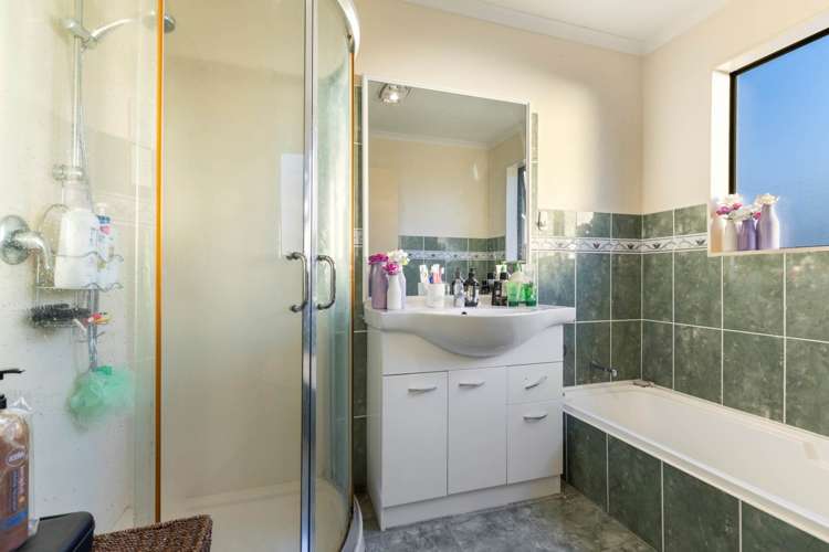 21 Asics Drive Favona_11