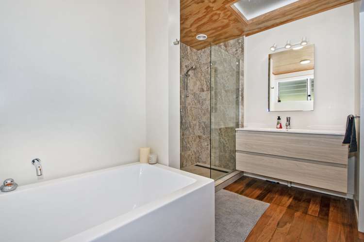 127 Riverside Drive Parahaki_17