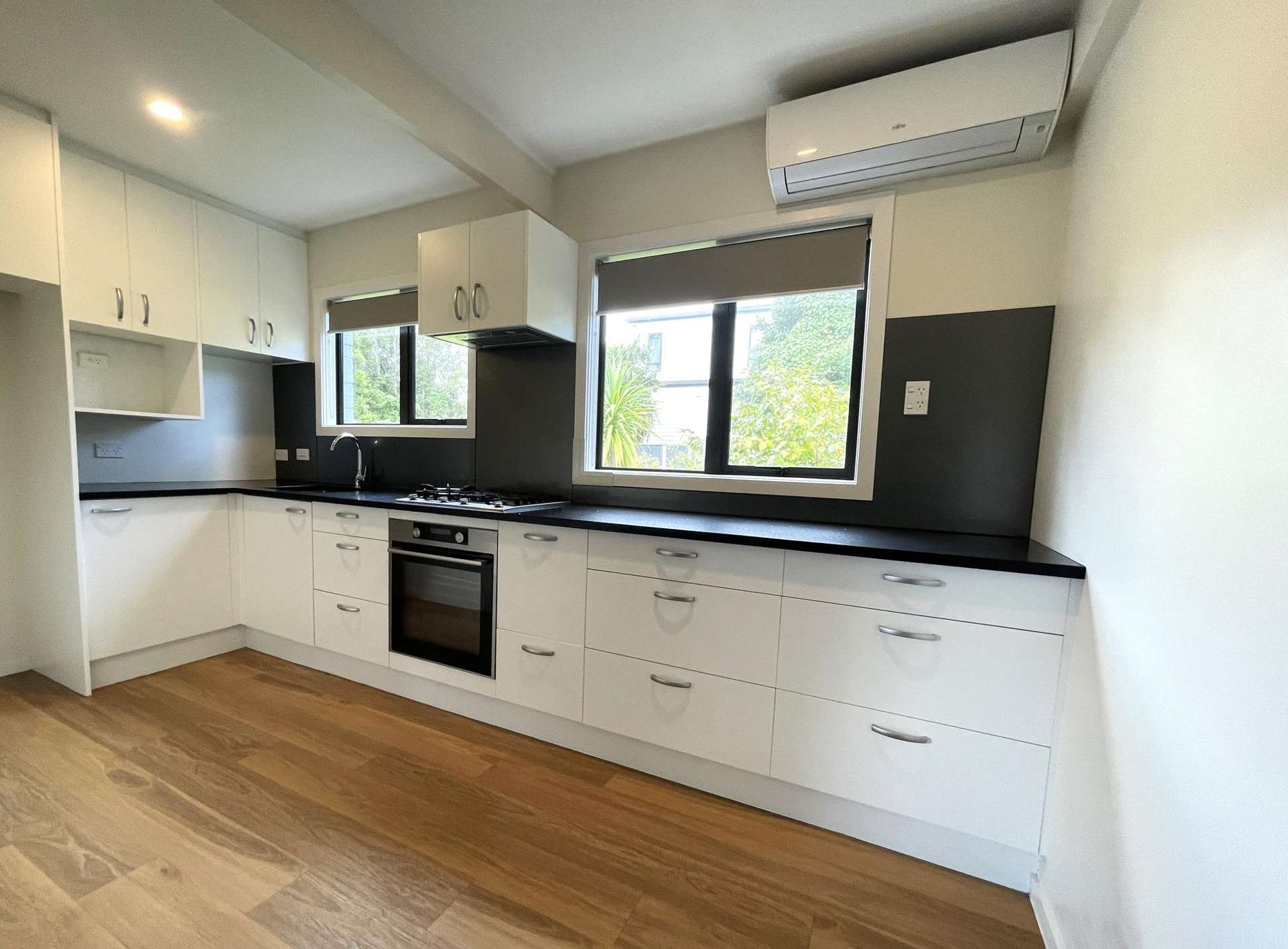 1/29 Camelot Place Glenfield_0