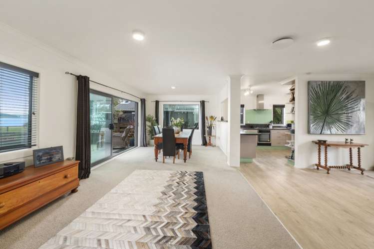 10A Cooper Avenue Holdens Bay_13