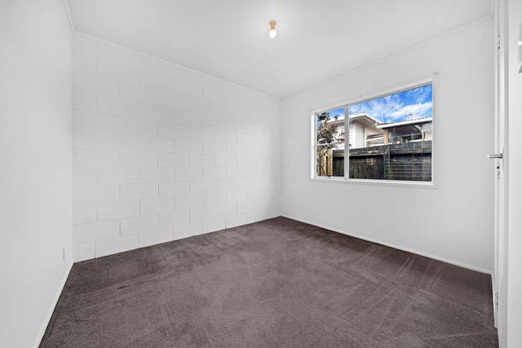 2/94 Chivalry Road Glenfield_7