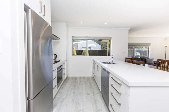 17 Chalfont Road Silverstream_1