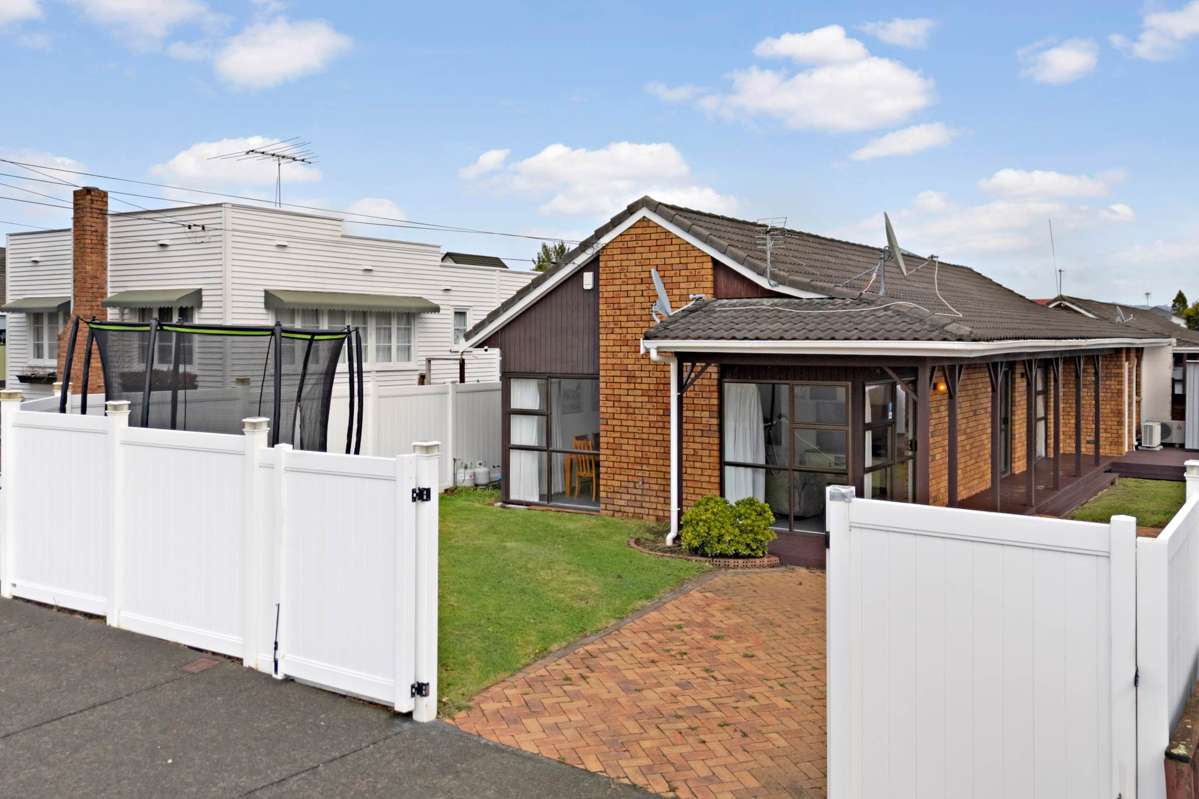 1/433 Blockhouse Bay Road_0