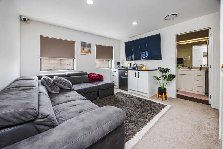 32 Helianthus Avenue Flat Bush_11