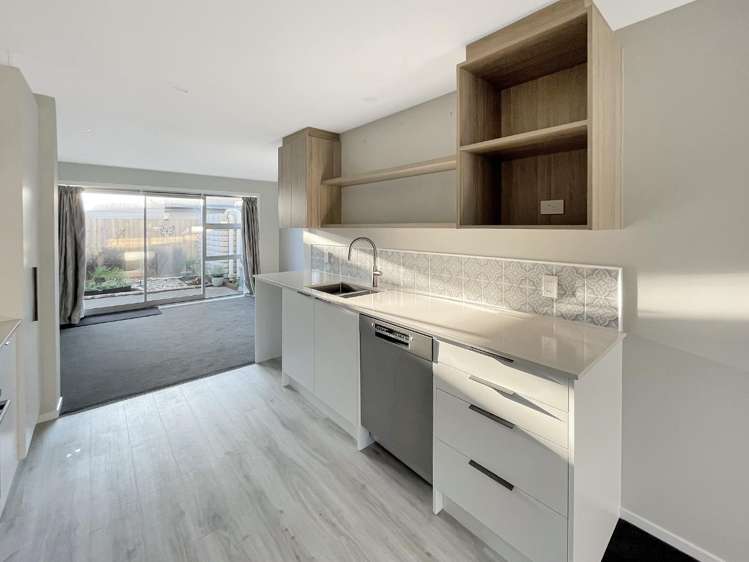 5/6 Peel Place Wainuiomata_1