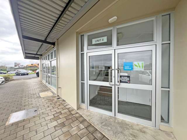 BRIGHT CORNER OFFICE IN EAST TAMAKI