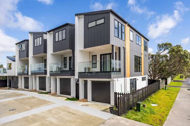 Brand-New Modern Living in Chatswood - 134 Mokoia