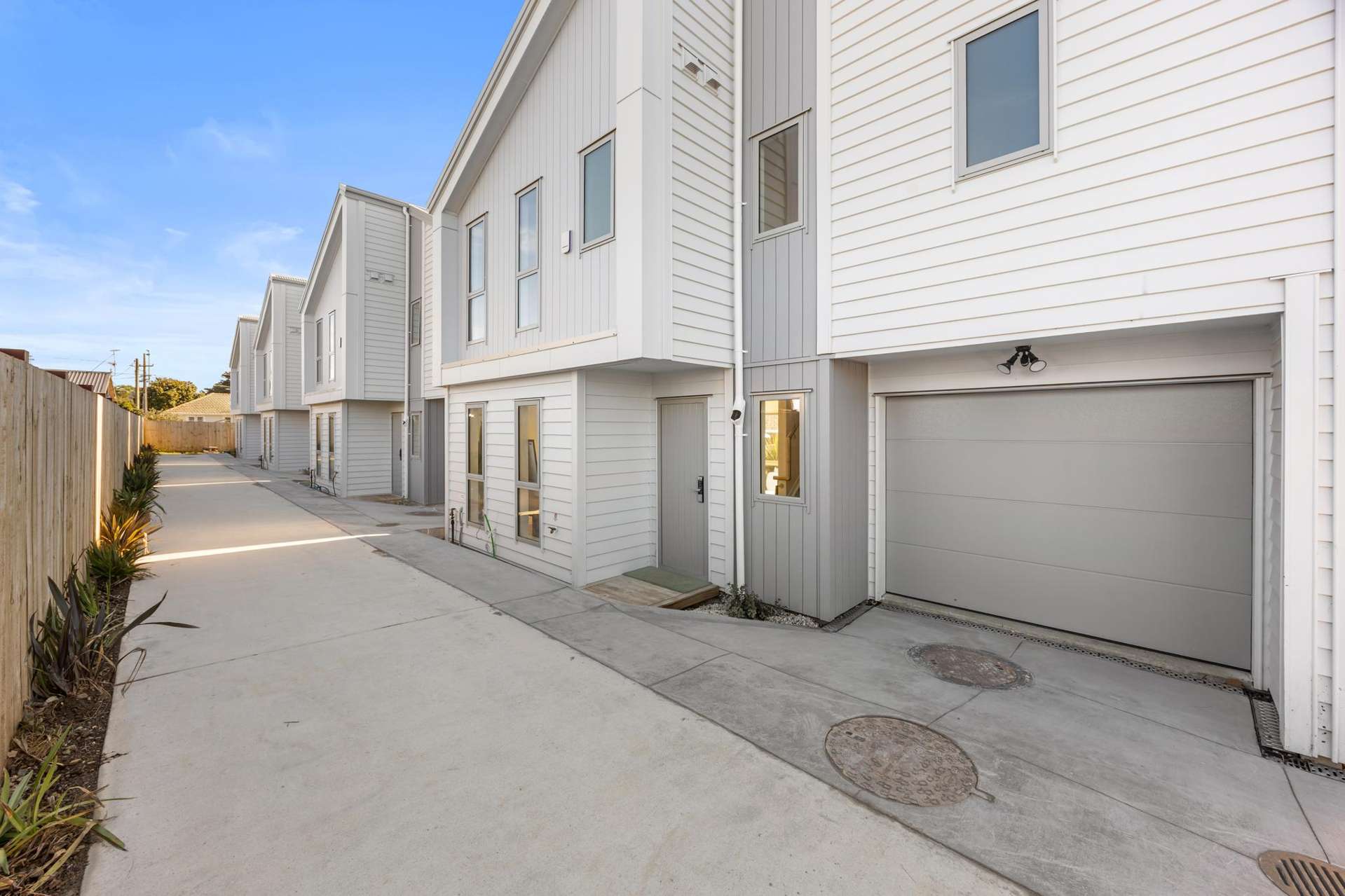 2/8 Rathgar Road Henderson_0