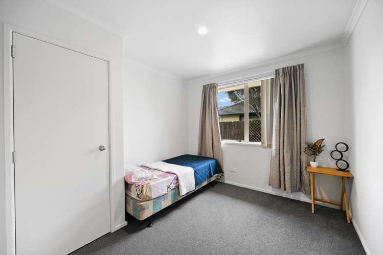 221 Old Farm Road Hamilton East_11