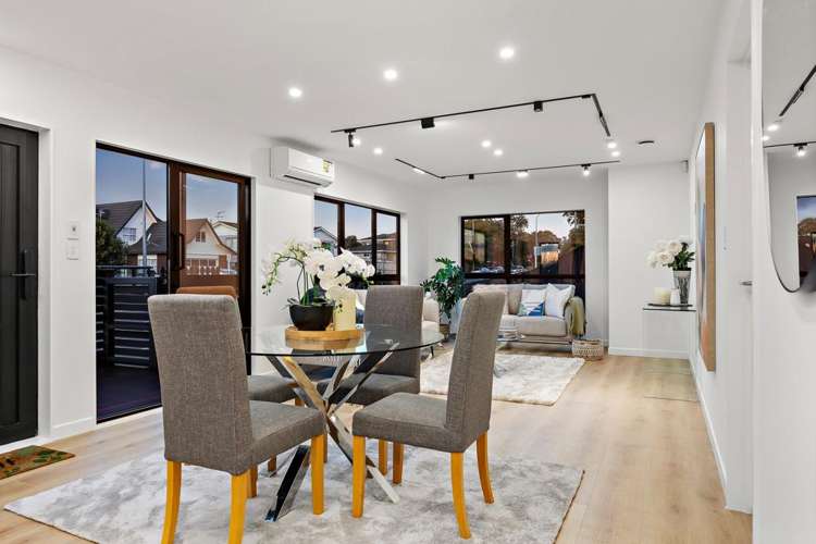 2/31 Akoranga Drive Northcote_9