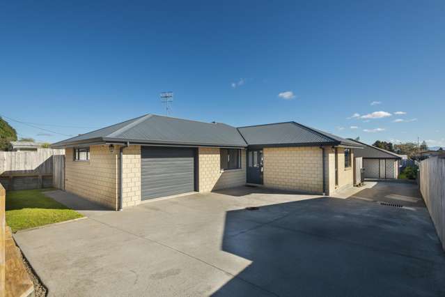 Contemporary Comfort & Move-In Ready!