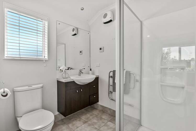 4 Mary Forgham Drive Greenhithe_18