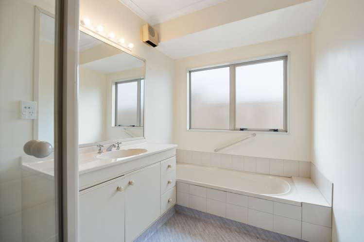 5 Reynolds Drive Glenview_9