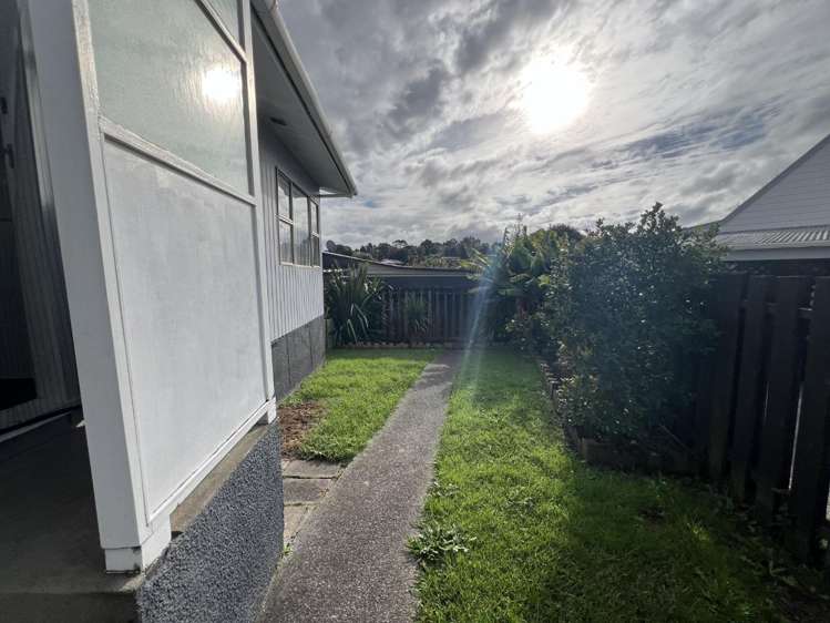 39A Brian Crescent Stanmore Bay_16