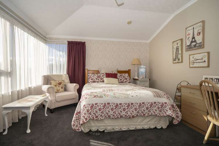 4 Stead Crescent Stoke_22