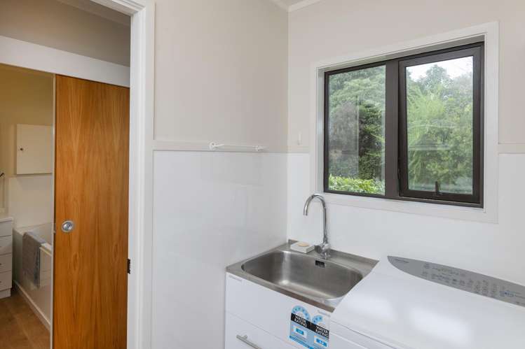 6 Elsdon Best Street Riverdale_13